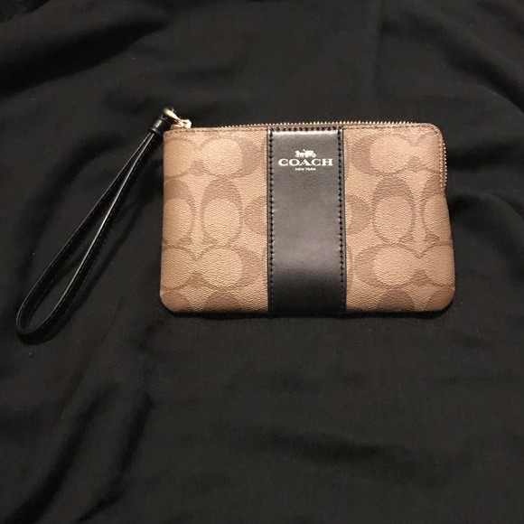 Coach Handbags - Coach Wristlet